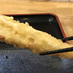 Mujou udon ma - ちくわ天は、切ってから、揚げてます