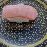 はま寿司 - 中トロは大トロばりに溶けますが、マグロの味が結構強めです。