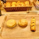Arupusu No Panyasan - ◎飛騨牛焼きカレーパン2個とスパイスチキンソーセージパイを購入。