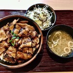豚郎 - 豚カルビ丼定食¥930