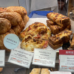 メゾン・カイザー・ショップ - 料理写真:ショウケース│【カレーパイ@税込476円】を購入