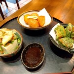 旬彩処 和らび - （左から）ネバネバやっこ・じゃがバター・磯辺揚げ