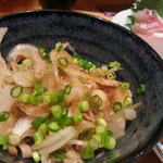 美味いもん処 手八 - 相変わらずの俺定番、鳥皮ポン酢！