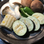 ホルモン・焼肉 くぼちゃん - 野菜焼き　　新鮮　　まみこまみこ
