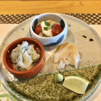 難波 鮨 栞庵 やましろ - イシカゲ貝、あおりいかの胡麻和え、トマト海老セロリ白酢和え