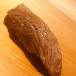 すが弥 - カマスジの炙り。細く短いスジが複雑に絡んでいるので、この部位は炙りが最適かも