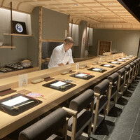 鳥匠 いし井 - 中に入ると10人のカウンター席