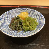 鳥匠 いし井 - 3種類のナムル
                      黄ズッキーニ
                      焼き万願寺唐辛子
                      赤軸法蓮草