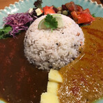 女王さまのスパカリー - オリジナルカレーとキーマのあいがけ