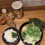 輝道家 - 全部のせらーめん1070円
            半ライス50円　食べ放題