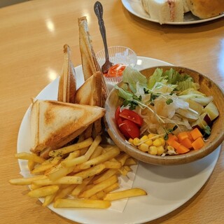 夜10時以降入店可 徳島市でおすすめのカフェをご紹介 食べログ 夜10時以降入店可 徳島市でおすすめのカフェをご紹介 食べログ