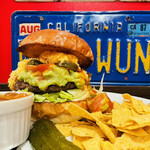 ブラザーズ - メキシカンワカモレバーガー