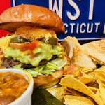 ブラザーズ - メキシカンワカモレバーガー＋チリビーンズ