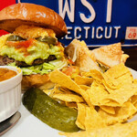 ブラザーズ - メキシカンワカモレバーガー＋チリビーンズ