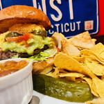 ブラザーズ - メキシカンワカモレバーガー＋チリビーンズ