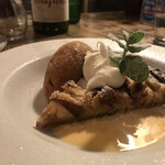 ビストロ・スリージェ - ネクタリンのタルト、桃のシャーベット添え