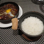 レストラン バカール - 鉄鍋炊き上げご飯、牛煮込み うずら卵乗せと共に1