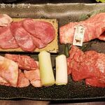 闇市 - Mセットはタン塩、特上カルビ、特上ロース、ササバラ、400ｇで3,024円は神コスパ！！！