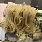 麺処 リュウグウ - 麺のリフトアップ