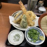 讃岐うどん 明月 - 旬の野菜と大海老天【2021.8】