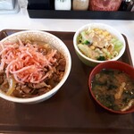 すき家 - 牛丼特盛サラダセット750円