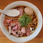 らぁ麺 くろ田 - 味玉醤油＋切れはし肉＋大盛り