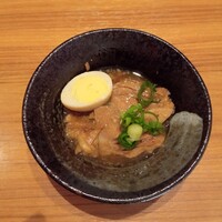 神戸牛焼肉 石田屋。Hanareの上 - 突き出しのタンの煮込み