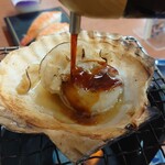 Ooarai Osakana Shokudou - 醤油をかける