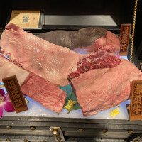 西麻布 焼肉 X - お肉の紹介②（上から）