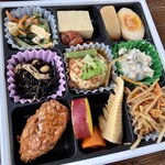 イオン - 料理写真:「彩り9品おかずセット」498円也+税。