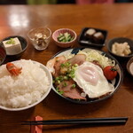 Gakudai Sakaba Ebisu San - 29の日イベントコラボの(小料理うぃず提供)チャーツマ定食発生！