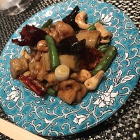 華都飯店 OsakaMetro本町ビル店 - カシューナッツの炒め物