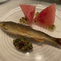 ラ・ブランシュ - 島根県高津川産天然鮎、野菜のドレッシングとパッションフルーツで和えたスイカ