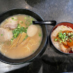 いっぷくラーメン - 料理写真:ラーメン　トッピング半熟煮玉子　ミニ叉焼丼