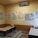 Ginga Shokudou - 1階の座敷。4人がけのテーブルが2つありました。