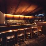 炭火焼鳥 ももたろう - 人気のカウンター席はデートにオススメ。隠れ家個室もご用意しております！