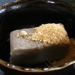 そば処 和た里 - おまけで付いてきた、黄粉がかけてある四角い「そばがき」　　　　ｈ24.11.1撮影