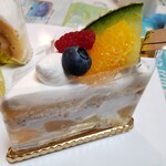 フランス菓子 アン・ファミーユ - フルーツのショートケーキ