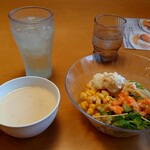 ステーキ宮 - 冷製スープとサラダ