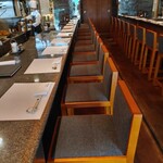 とんかつ マンジェ - レアな１枚です　開店直後の店内　ゲスト入店前です