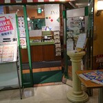 サイゼリヤ -  ビル内のお店の入口です。