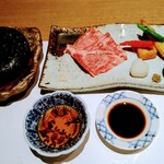 由縁別邸代田 割烹 月かげ - 焼物＞東京ビーフ(青ヶ島産黒毛和牛)サーロインの石焼き。