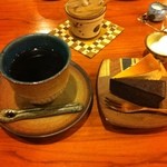 珈琲まめ坊 - チーズケーキとチョコレートケーキのダブル