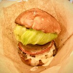 ビトウィーン ザ ブレッド - 