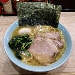 横濱ラーメン あさが家 - ラーメン770円味濃いめ油多め。海苔増し150円。
