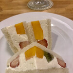 ホットケーキパーラー フルフル - イチゴとマンゴーとキウイ