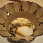 うを徳 - 蒸しアワビ、芋茎の胡麻酢和え