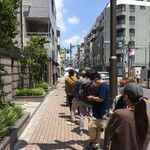 手打式超多加水麺 ののくら - 開店前でこの行列