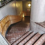 Shabu Zen - お店に行く階段。エレベーターもある。