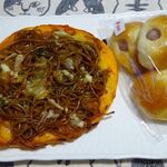 パンセ - 焼きそばピザ・プチウィンナー